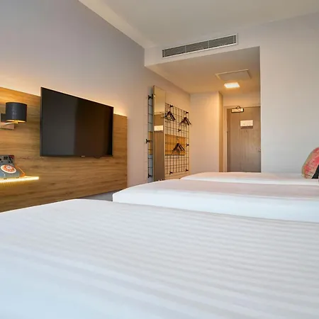 Hotel Moxy 4*