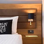 Moxy Ξενοδοχείο 3*